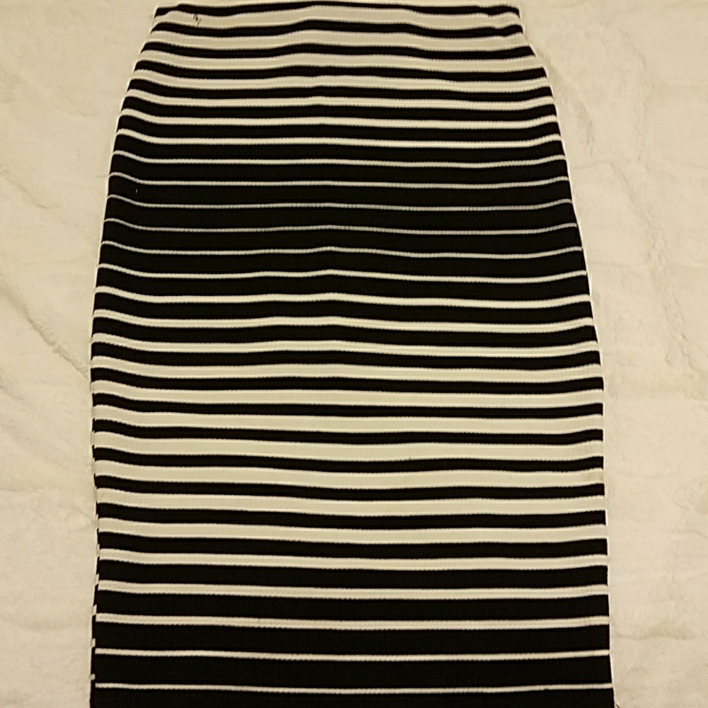 Black and white pencil skirt Medium